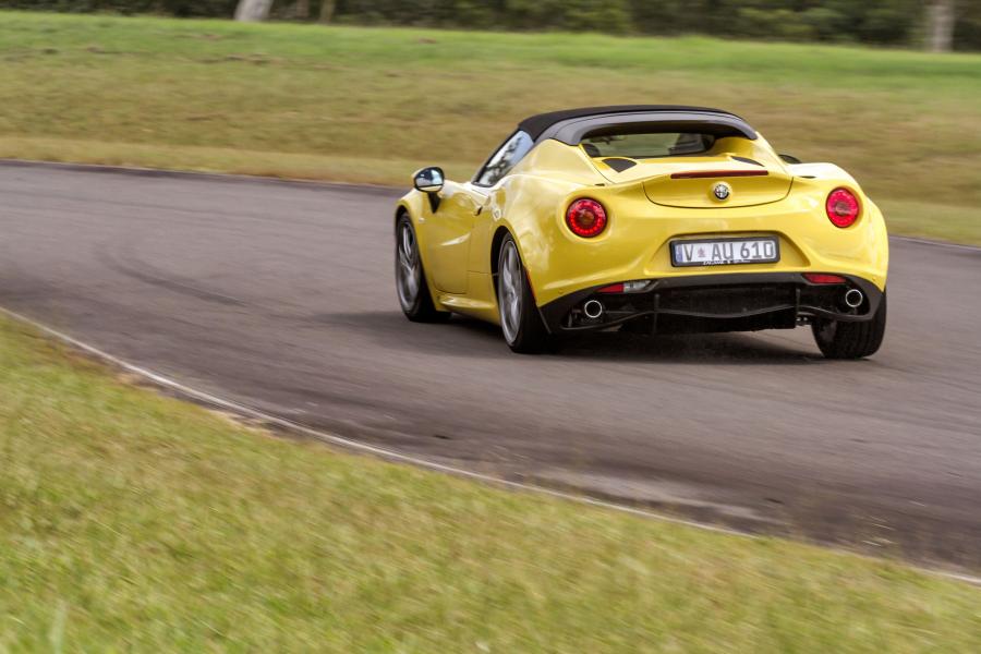  Alfa Romeo 4C Spider (960) 2015 года  (AU) (фото 39 из 40)
